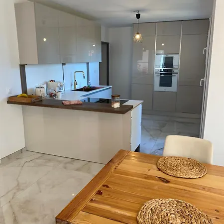 T3 équipé Calme Avec Prairie Et Parking * Tolón